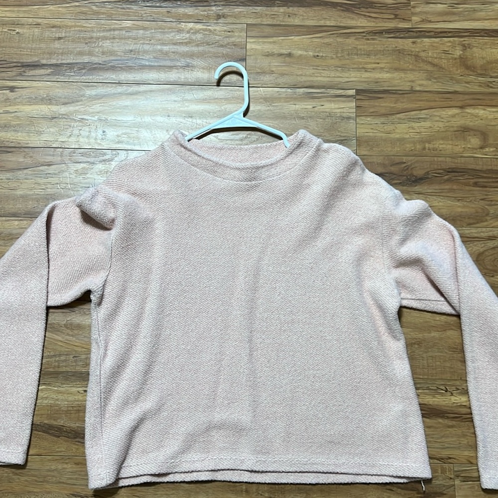 H & M Ladies Light Pink Pullover Size Medium